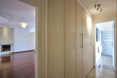 Apartamento à venda com 165m², 4 quartos e 2 vagas Apartamento à venda com 165m², 4 quartos e 2 vagasCorredor