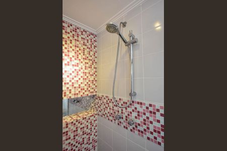 Apartamento à venda com 165m², 4 quartos e 2 vagas Apartamento à venda com 165m², 4 quartos e 2 vagasChuveiro da Suíte 1