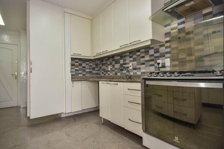 Apartamento à venda com 165m², 4 quartos e 2 vagas Apartamento à venda com 165m², 4 quartos e 2 vagasCozinha