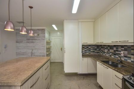 Apartamento à venda com 165m², 4 quartos e 2 vagas Apartamento à venda com 165m², 4 quartos e 2 vagasCozinha