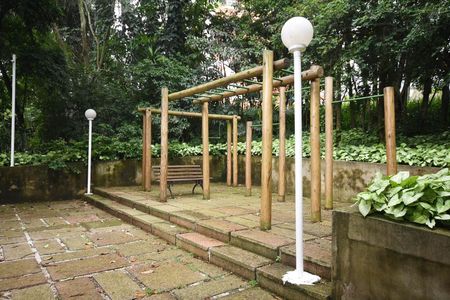 Apartamento à venda com 165m², 4 quartos e 2 vagas Apartamento à venda com 165m², 4 quartos e 2 vagasAparelho de Ginástica