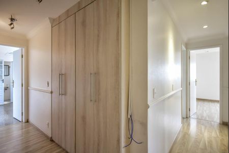 Apartamento à venda com 165m², 4 quartos e 2 vagas Apartamento à venda com 165m², 4 quartos e 2 vagasCorredor