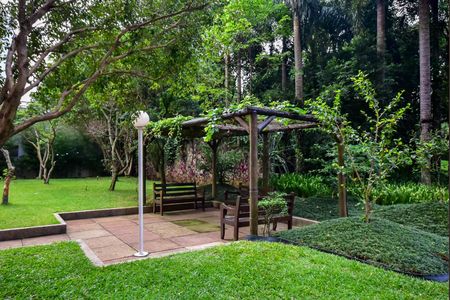 Apartamento à venda com 165m², 4 quartos e 2 vagas Apartamento à venda com 165m², 4 quartos e 2 vagasÁrea Externa