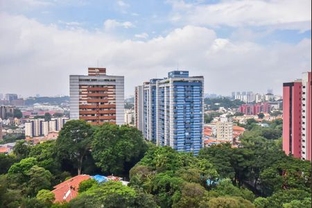 Apartamento à venda com 165m², 4 quartos e 2 vagas Apartamento à venda com 165m², 4 quartos e 2 vagasVista da Suíte 2