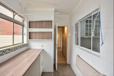 Apartamento à venda com 165m², 4 quartos e 2 vagas Apartamento à venda com 165m², 4 quartos e 2 vagasÁrea de Serviço