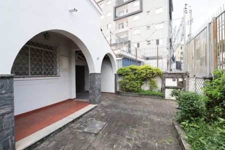 Casa à venda com 400m², 8 quartos e 8 vagas Casa à venda com 400m², 8 quartos e 8 vagasEntrada
