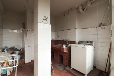 Casa à venda com 400m², 8 quartos e 8 vagas Casa à venda com 400m², 8 quartos e 8 vagasÁrea de Serviço