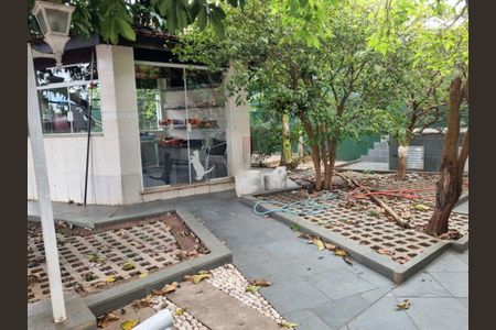 Casa à venda com 515m², 4 quartos e 6 vagas