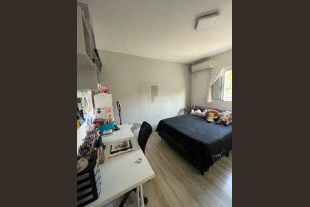 Casa à venda com 220m², 3 quartos e 2 vagas