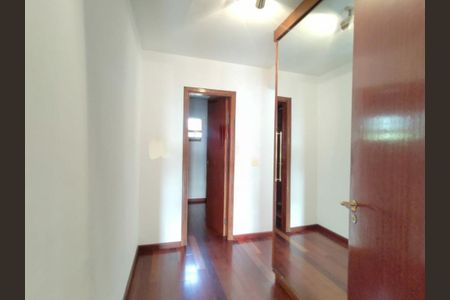 Casa à venda com 330m², 3 quartos e 4 vagas