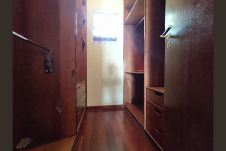 Casa à venda com 330m², 3 quartos e 4 vagas