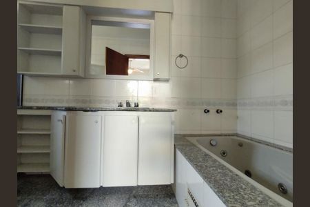 Casa à venda com 330m², 3 quartos e 4 vagas