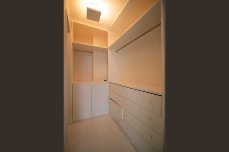 Apartamento à venda com 250m², 3 quartos e 1 vagaSuíte 1 - closet