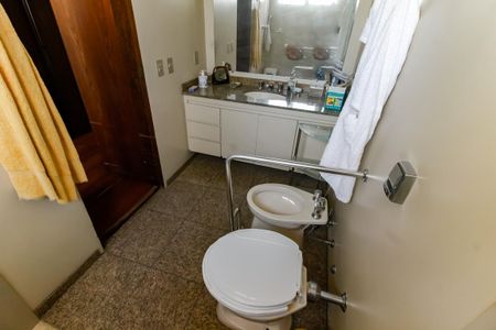 Apartamento à venda com 157m², 3 quartos e 4 vagas Apartamento à venda com 157m², 3 quartos e 4 vagasBanheiro da Suíte