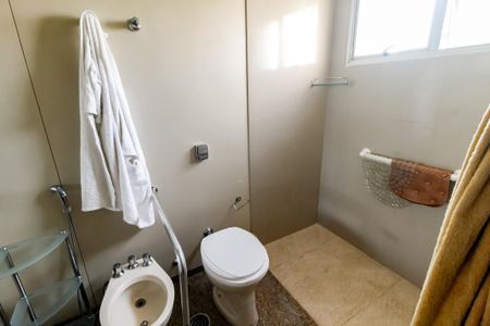 Apartamento à venda com 157m², 3 quartos e 4 vagas Apartamento à venda com 157m², 3 quartos e 4 vagasBanheiro da Suíte