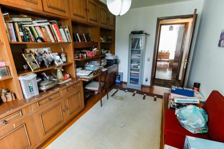 Apartamento à venda com 157m², 3 quartos e 4 vagas Apartamento à venda com 157m², 3 quartos e 4 vagasQuarto 1