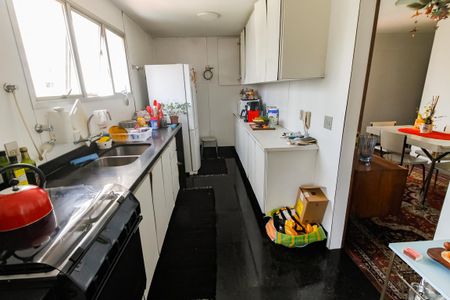Apartamento à venda com 157m², 3 quartos e 4 vagas Apartamento à venda com 157m², 3 quartos e 4 vagasCozinha