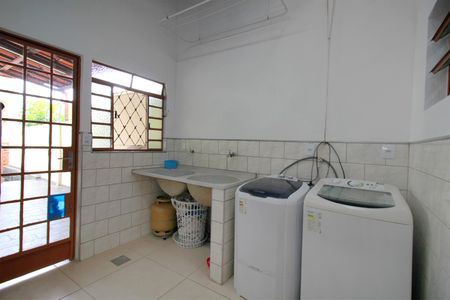 Casa à venda com 281m², 3 quartos e 3 vagasÁrea de Serviço