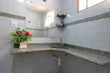 Casa à venda com 281m², 3 quartos e 3 vagasBanheiro