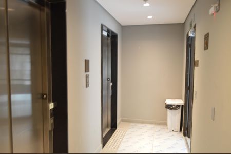 Apartamento à venda com 27m², 1 quarto e sem vagaElevadores