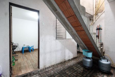Casa à venda com 180m², 4 quartos e 1 vaga Casa à venda com 180m², 4 quartos e 1 vagaEscada