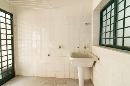 Casa à venda com 200m², 4 quartos e 1 vagaÁrea de Serviço