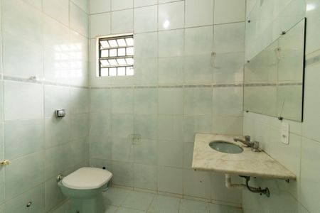 Casa à venda com 200m², 4 quartos e 1 vagaBanheiro da Suíte