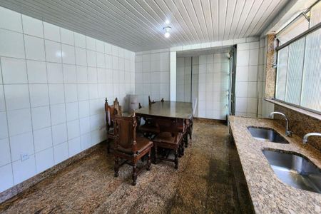 Casa à venda com 300m², 4 quartos e sem vaga