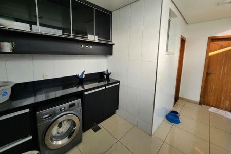 Casa à venda com 572m², 3 quartos e 6 vagas