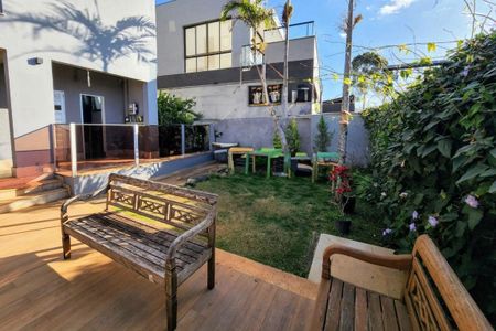 Casa à venda com 572m², 3 quartos e 6 vagas