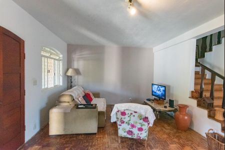 Casa à venda com 199m², 3 quartos e 2 vagasSala