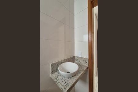 Casa à venda com 130m², 3 quartos e 6 vagas Casa à venda com 130m², 3 quartos e 6 vagasBanheiro da suíte 2