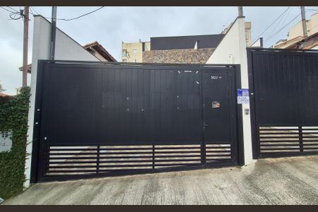 Casa à venda com 130m², 3 quartos e 6 vagas Casa à venda com 130m², 3 quartos e 6 vagasFachada