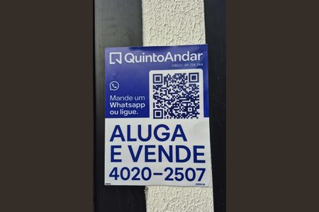 Casa à venda com 130m², 3 quartos e 6 vagas Casa à venda com 130m², 3 quartos e 6 vagasFachada