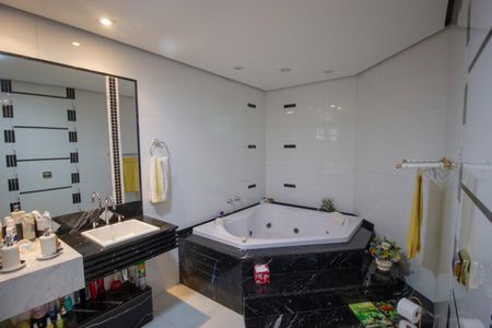 Casa para alugar com 314m², 5 quartos e 2 vagasBanheiro 4