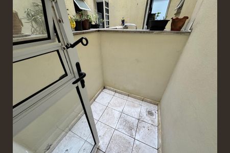Apartamento à venda com 45m², 2 quartos e 1 vaga Apartamento à venda com 45m², 2 quartos e 1 vagaVaranda