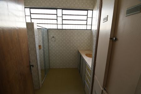Casa à venda com 166m², 4 quartos e 3 vagasBanheiro 2