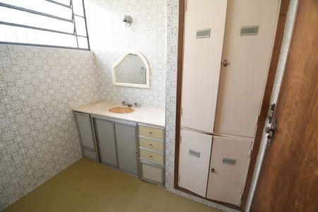 Casa à venda com 166m², 4 quartos e 3 vagasBanheiro 2