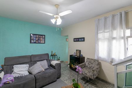 Casa à venda com 160m², 4 quartos e 1 vaga Casa à venda com 160m², 4 quartos e 1 vagaSala