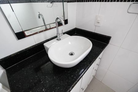 Apartamento à venda com 106m², 3 quartos e 2 vagasBanheiro 1 
