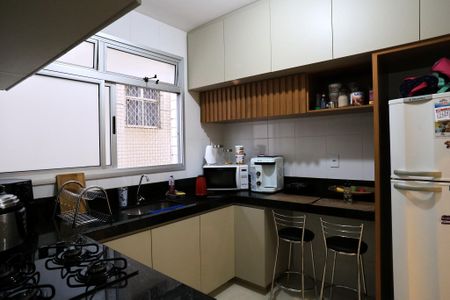 Apartamento à venda com 115m², 4 quartos e 3 vagas Apartamento à venda com 115m², 4 quartos e 3 vagasCozinha