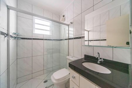 Casa à venda com 170m², 3 quartos e 3 vagas Casa à venda com 170m², 3 quartos e 3 vagasBanheiro Social