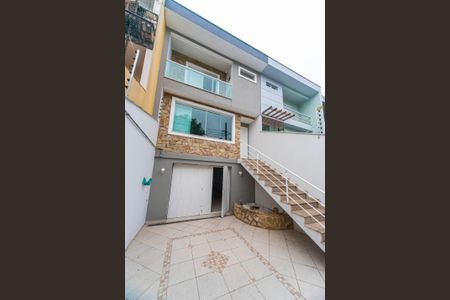 Casa à venda com 170m², 3 quartos e 3 vagas Casa à venda com 170m², 3 quartos e 3 vagasFachada