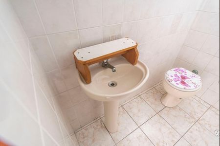 Casa à venda com 170m², 3 quartos e 3 vagas Casa à venda com 170m², 3 quartos e 3 vagasBanheiro de serviço