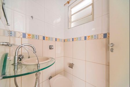 Casa à venda com 170m², 3 quartos e 3 vagas Casa à venda com 170m², 3 quartos e 3 vagasLavabo