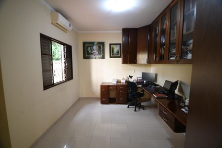 Casa à venda com 282m², 4 quartos e 2 vagasQuarto 3