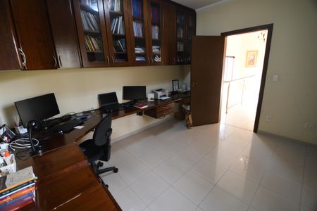 Casa à venda com 282m², 4 quartos e 2 vagasQuarto 3