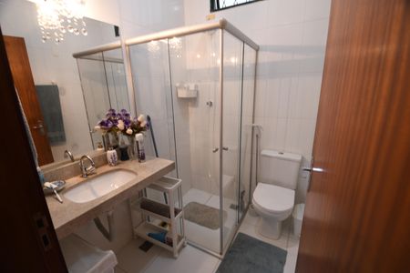 Casa à venda com 282m², 4 quartos e 2 vagasBanheiro 2