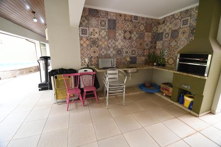 Casa à venda com 282m², 4 quartos e 2 vagasChurrasqueira