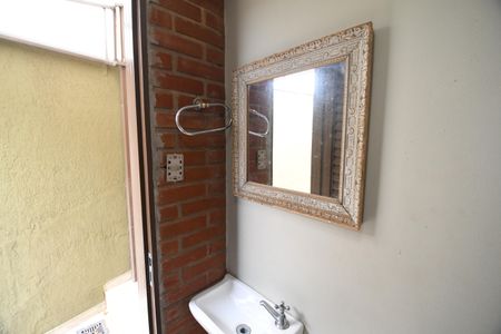 Casa à venda com 282m², 4 quartos e 2 vagasBanheiro de serviço